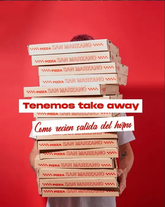 Torre de cajas de take away de San Marzano